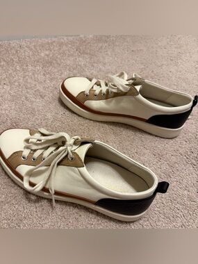 Vionic Low-Top Sneakers in Cream, Brown & Black